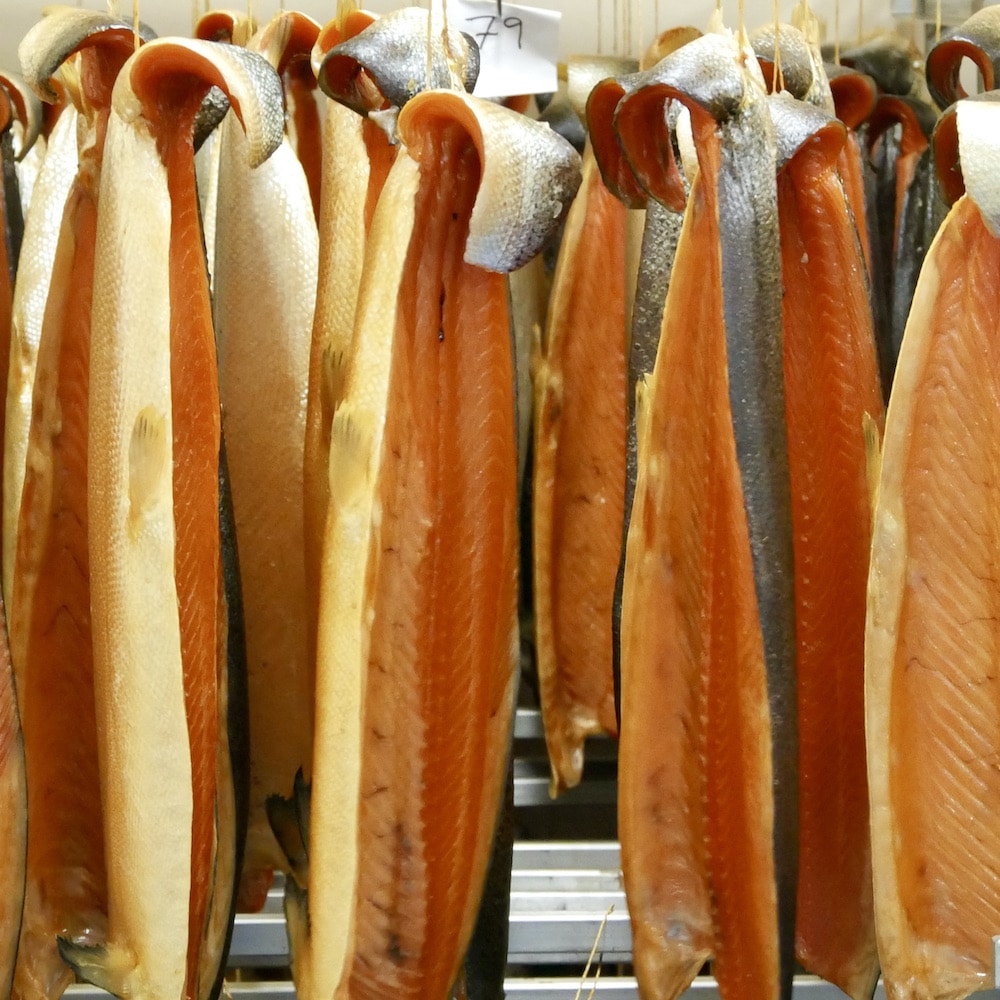 Isbiter-Røkelaks-Pinnekjøtt-Lutefisk-Spekeskinke-Fenalår-Rakfisk-Elgkjøtt-Multer-Reinsdyrkjøtt-Mårpølse-Vossakorv-Vigramor-Fiskekaker-Hummer